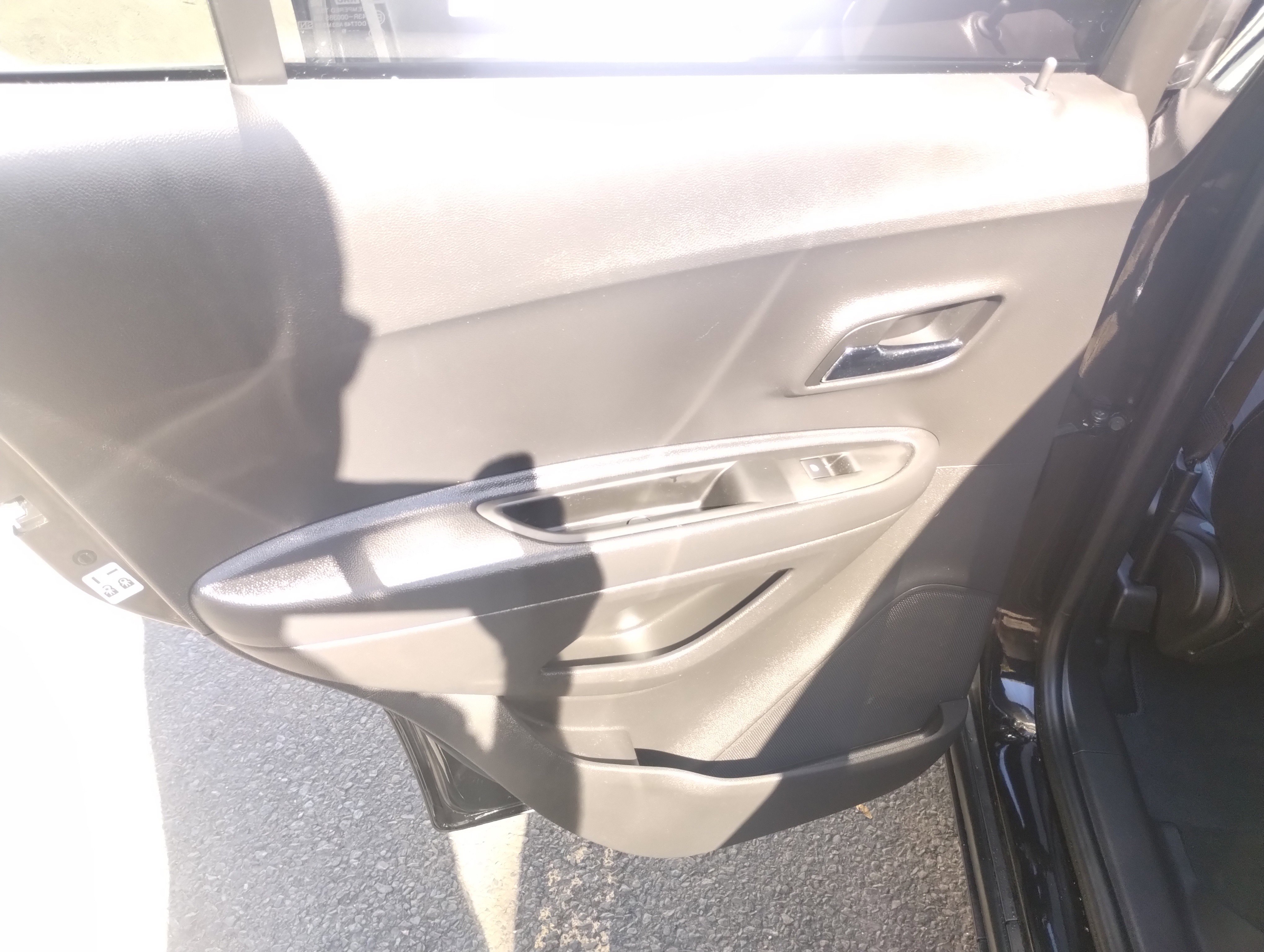 Used 2020 Chevrolet Trax LT w/ LT Convenience Package image 16