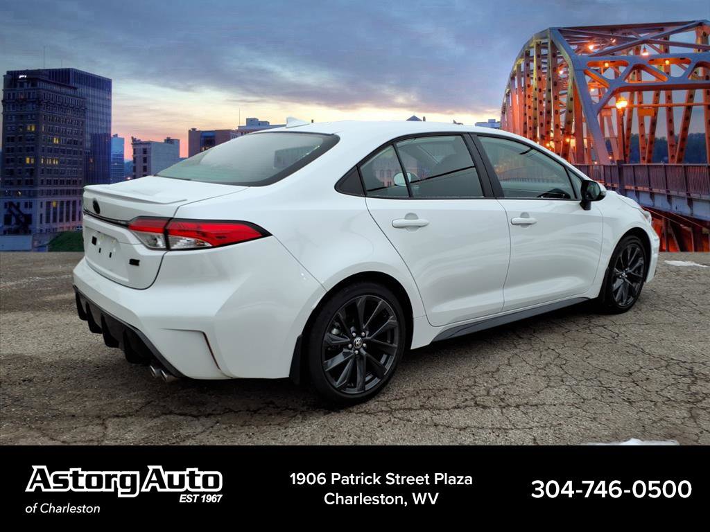 Used 2023 Toyota Corolla SE w/ Carpet Mat Package (TMS) image 3