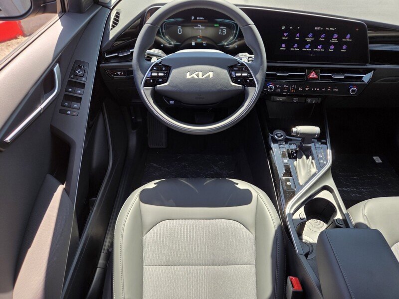 New 2026 Kia Niro EX FWD image 8