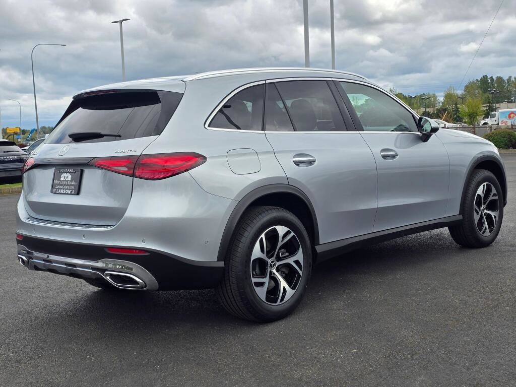 Used 2025 Mercedes-Benz GLC 350e 4MATIC image 6