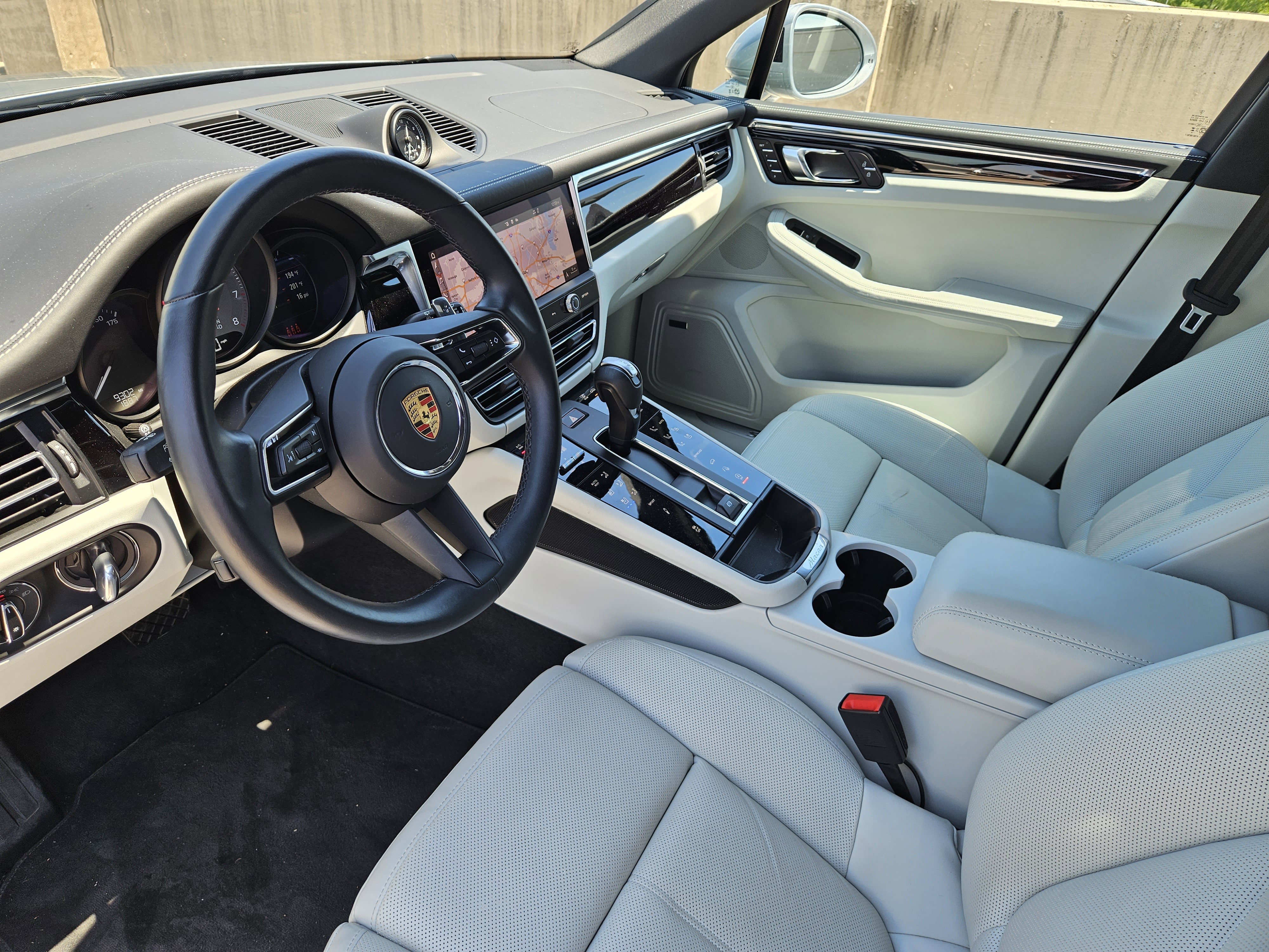 Certified 2024 Porsche Macan S AWD/4WD image 4