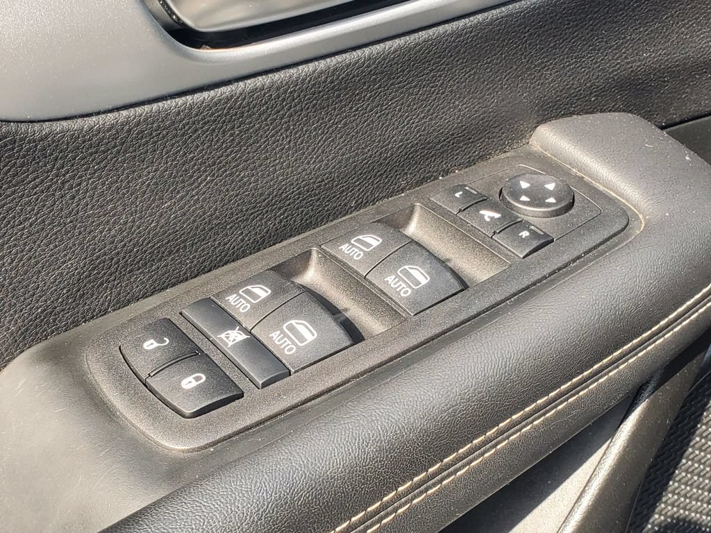 Used 2025 Chrysler Pacifica Limited FWD image 21
