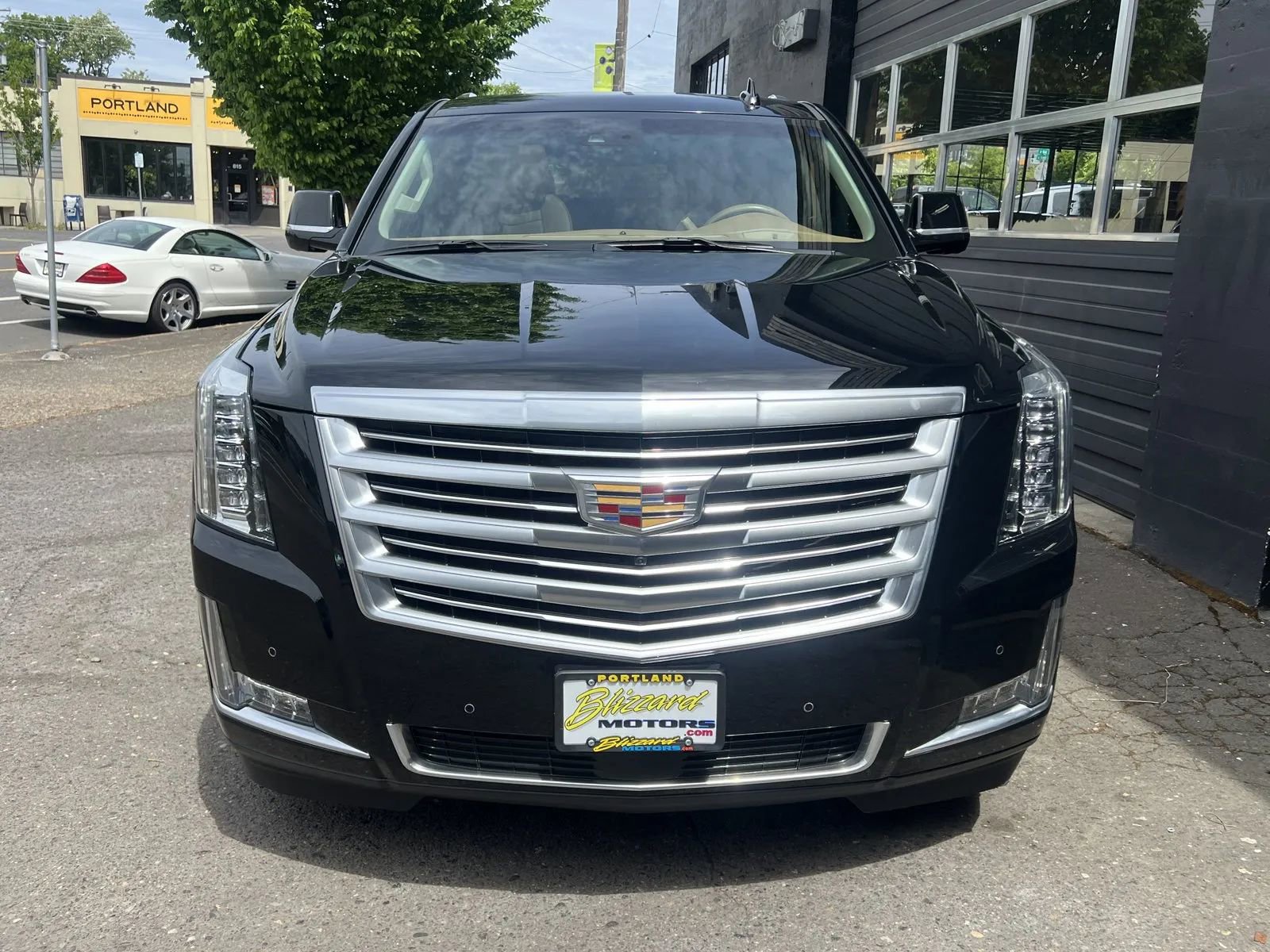 Used 2015 Cadillac Escalade Platinum image 9