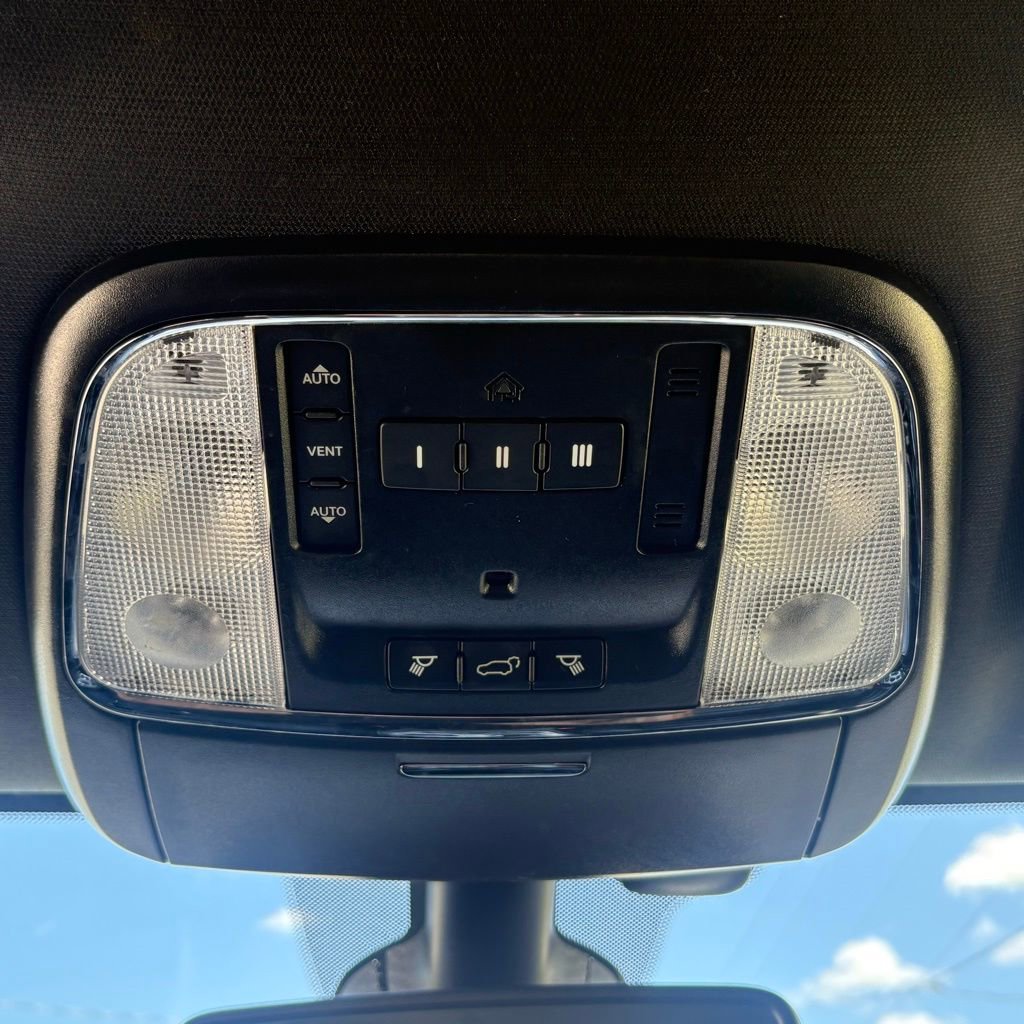 Used 2019 Jeep Grand Cherokee Limited AWD/4WD image 25