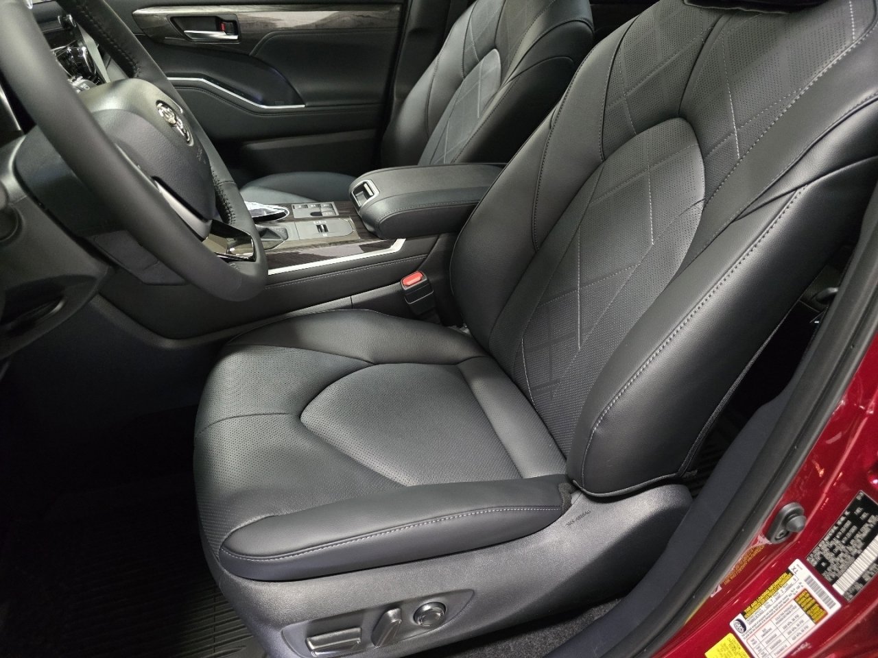 New 2026 Toyota Highlander Platinum image 24