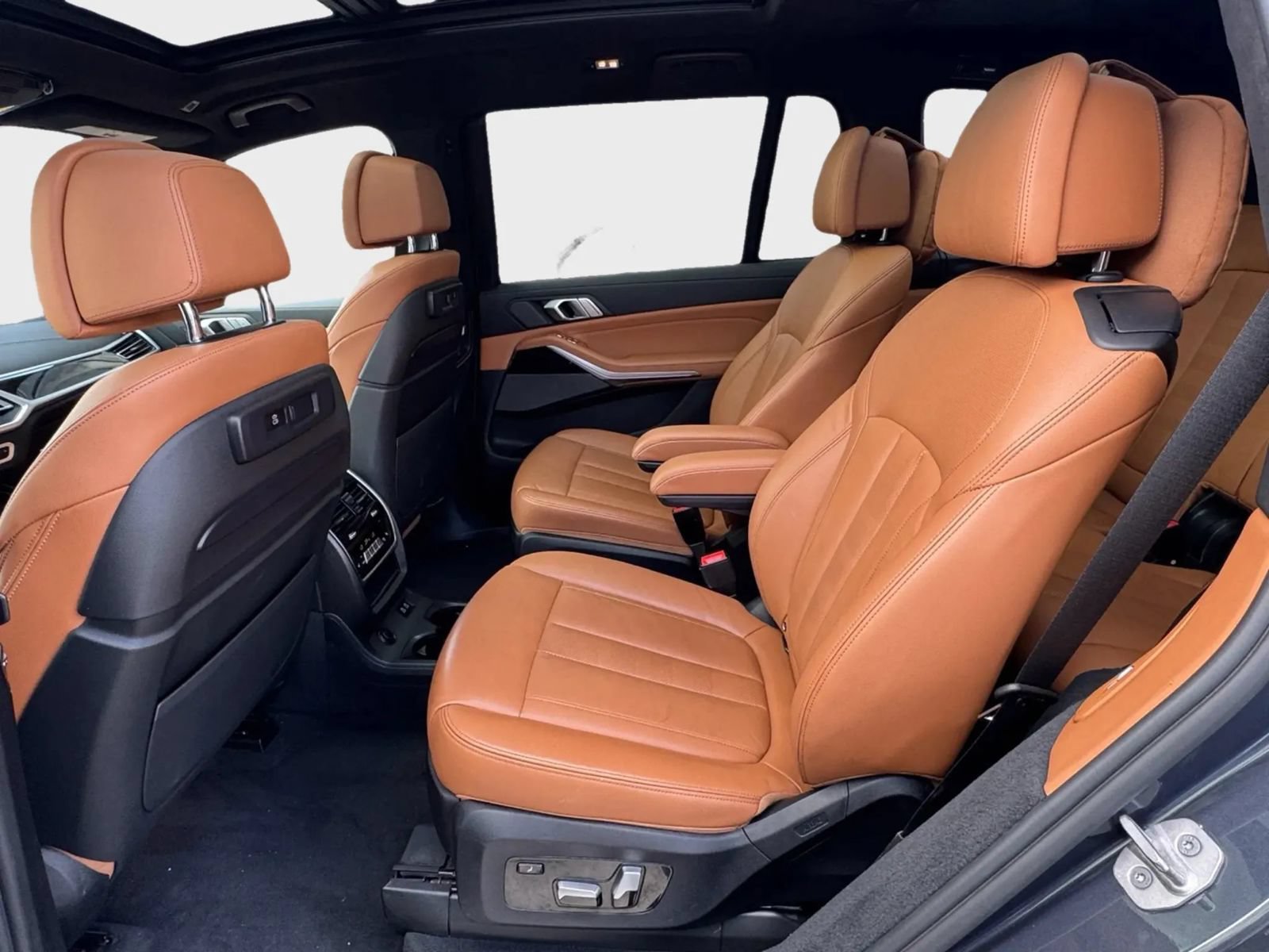 Used 2021 BMW X7 xDrive40i w/ M Sport Package AWD/4WD image 19