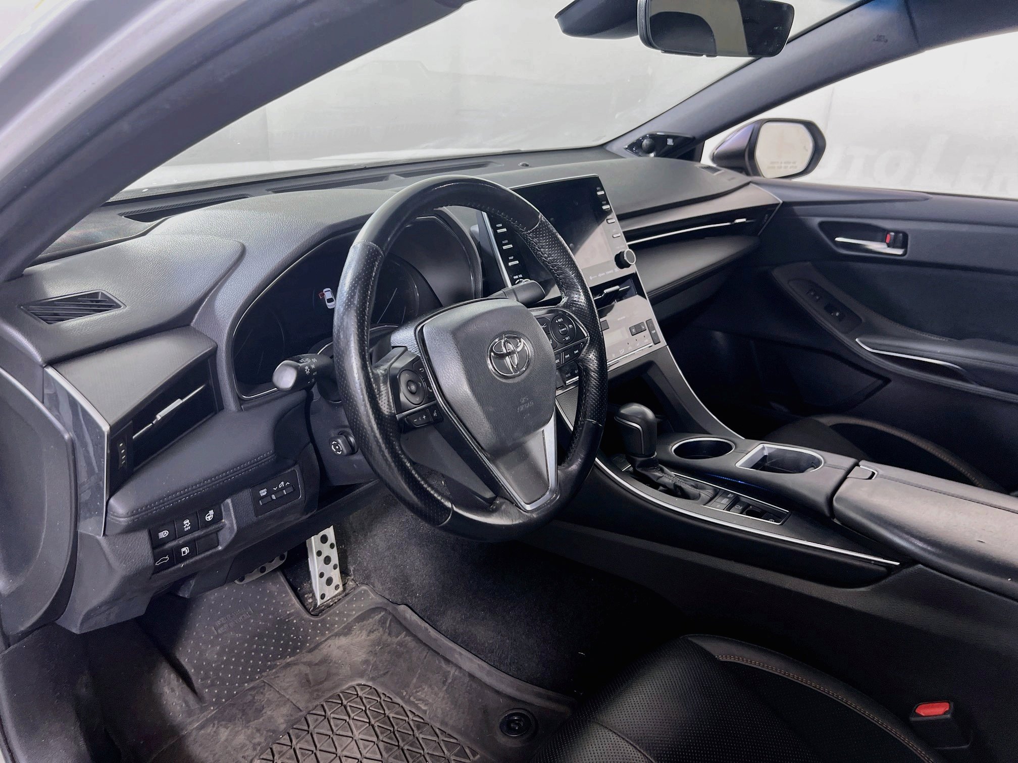 Used 2019 Toyota Avalon Touring w/ All Weather Liner Package FWD image 9