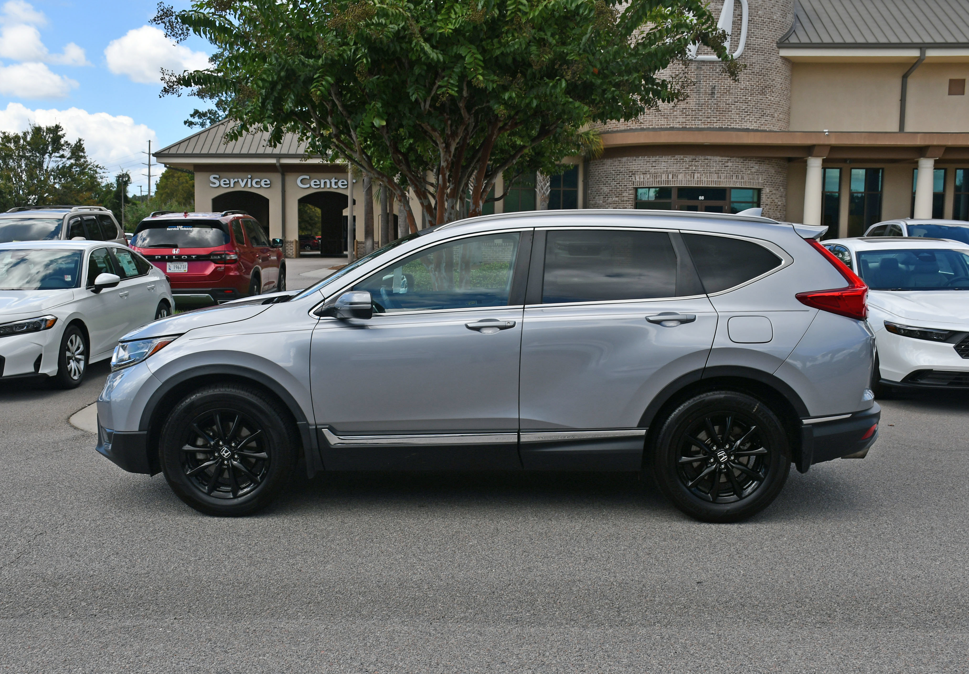 Used 2017 Honda CR-V Touring image 2