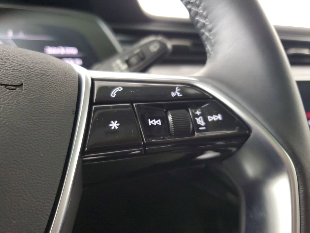 Used 2023 Audi e-tron Premium Plus w/ Premium Plus Package image 26
