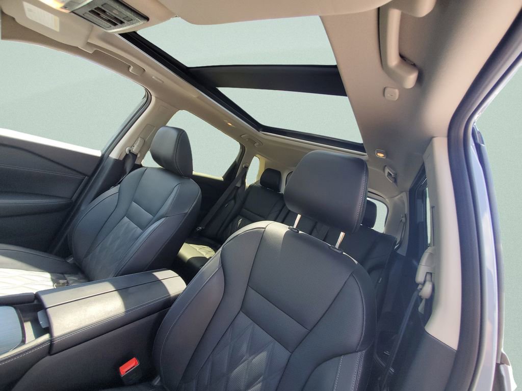 Used 2025 Nissan Rogue Platinum image 18