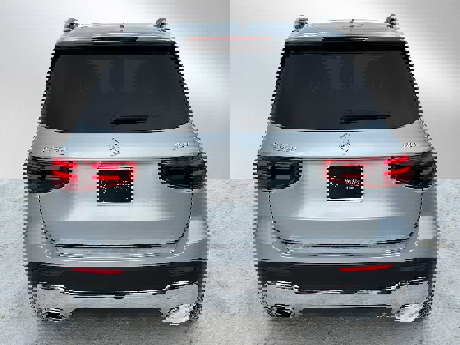 Used 2026 Mercedes-Benz GLB 250 4MATIC image 4