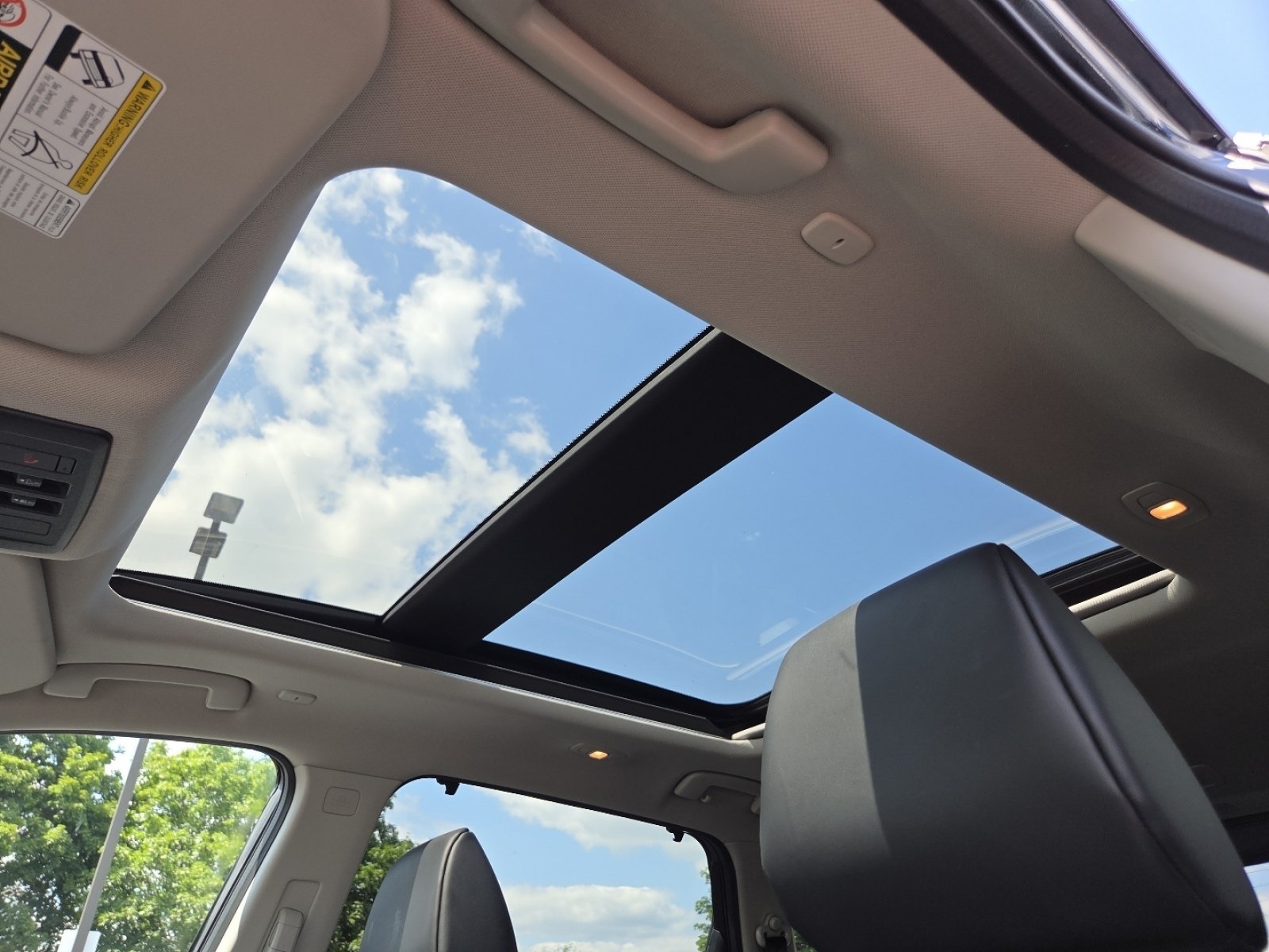 Used 2022 Nissan Rogue SV w/ SV Premium Package AWD/4WD image 3