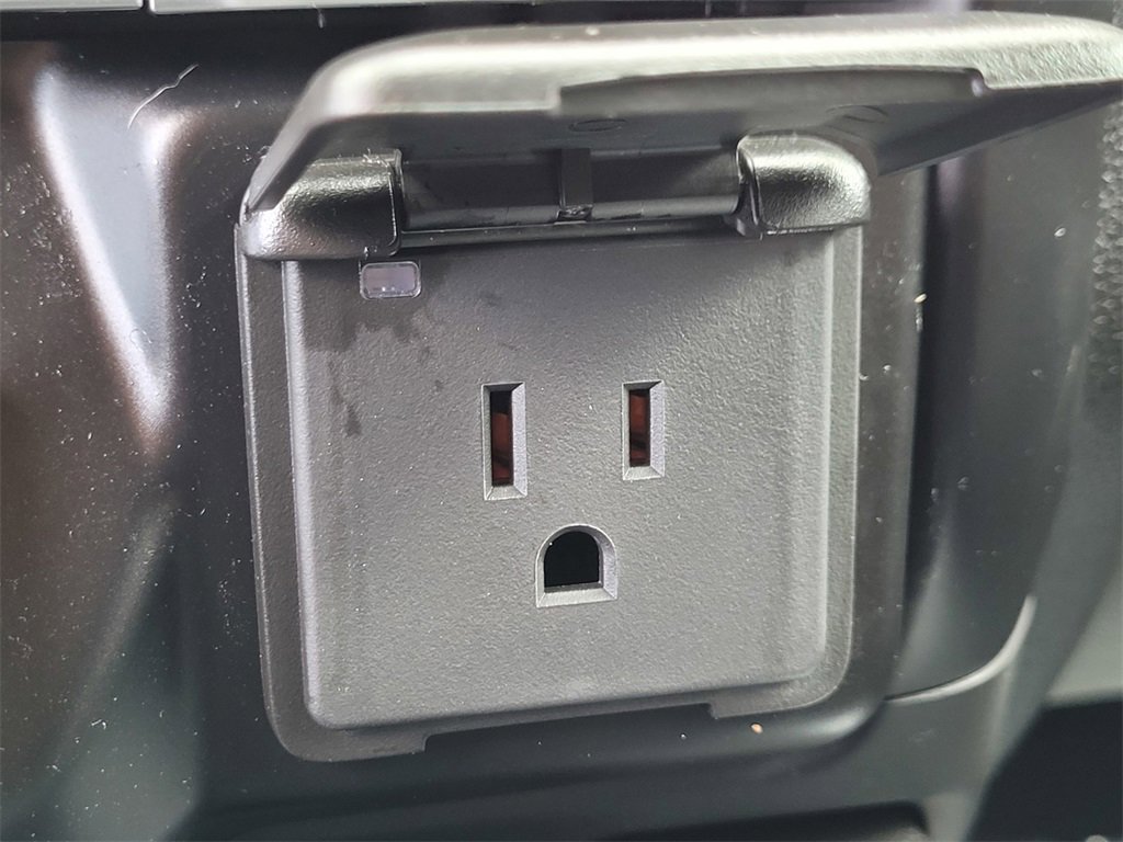 Used 2023 GMC Sierra 3500 Denali w/ Denali Ultimate Package image 23