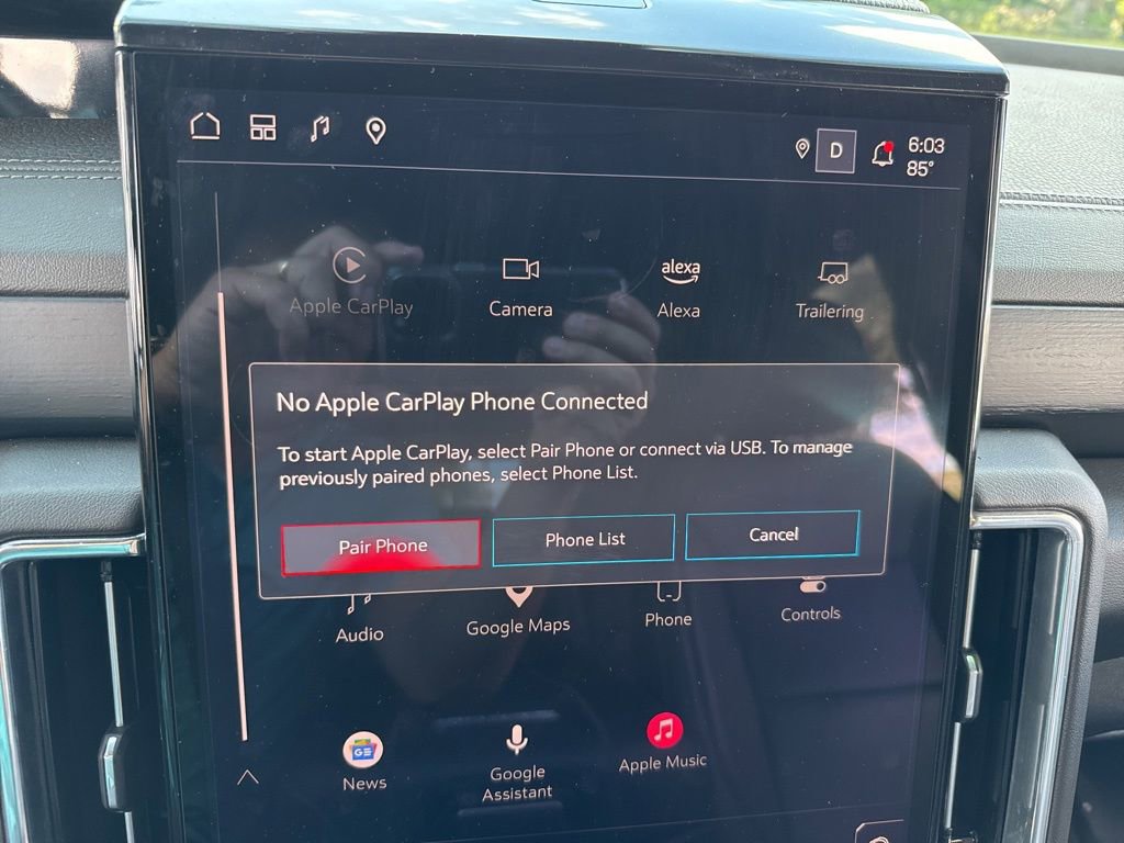 Used 2025 GMC Yukon Denali AWD/4WD image 34