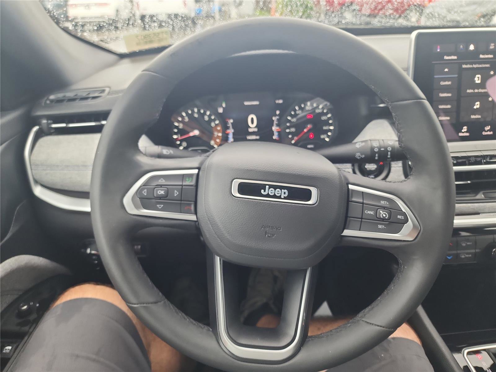 Used 2023 Jeep Compass Latitude image 32