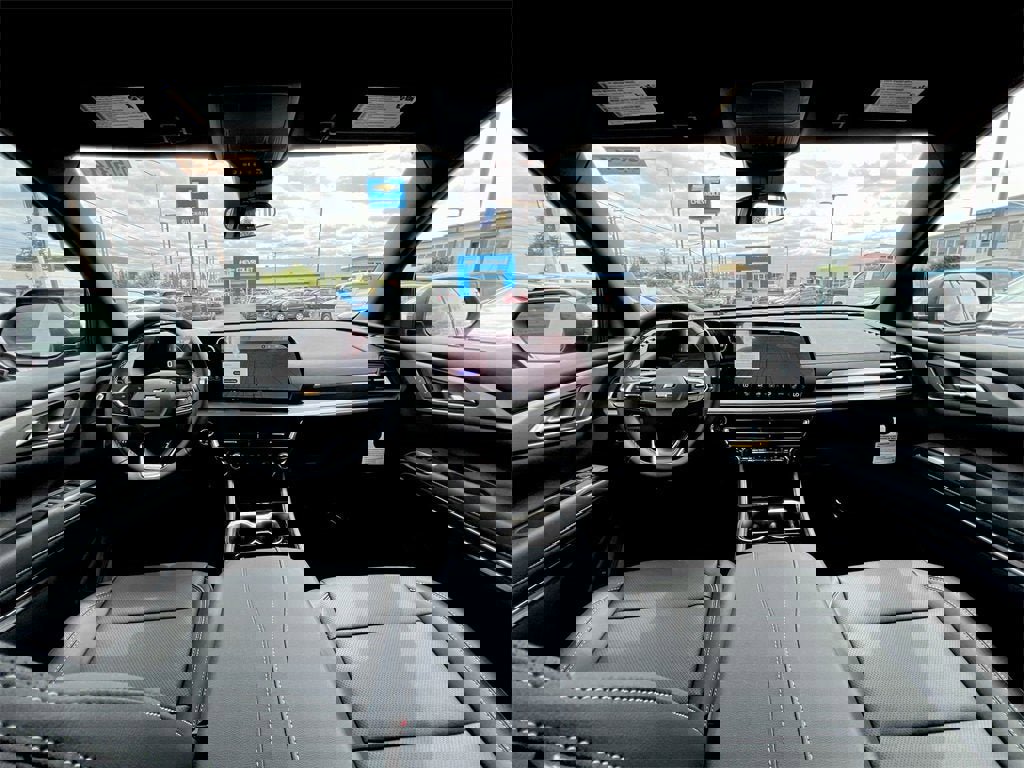 New 2025 Chevrolet Traverse LT w/ Driver Confidence Package image 18