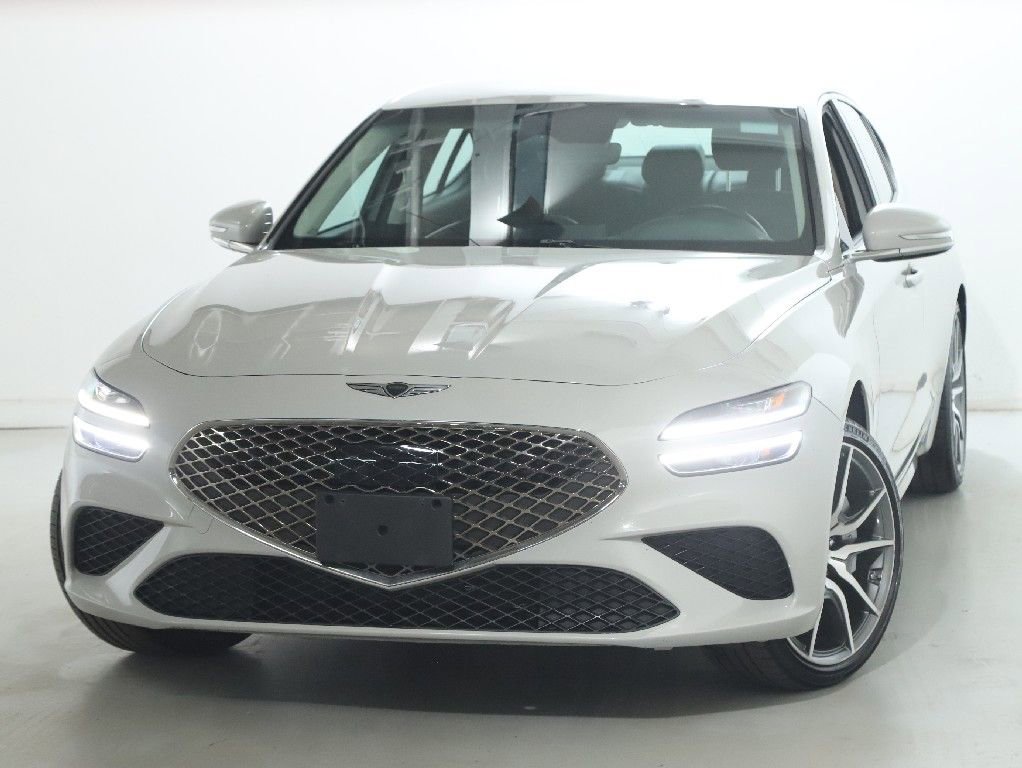 Used 2025 Genesis G70 2.5T image 3