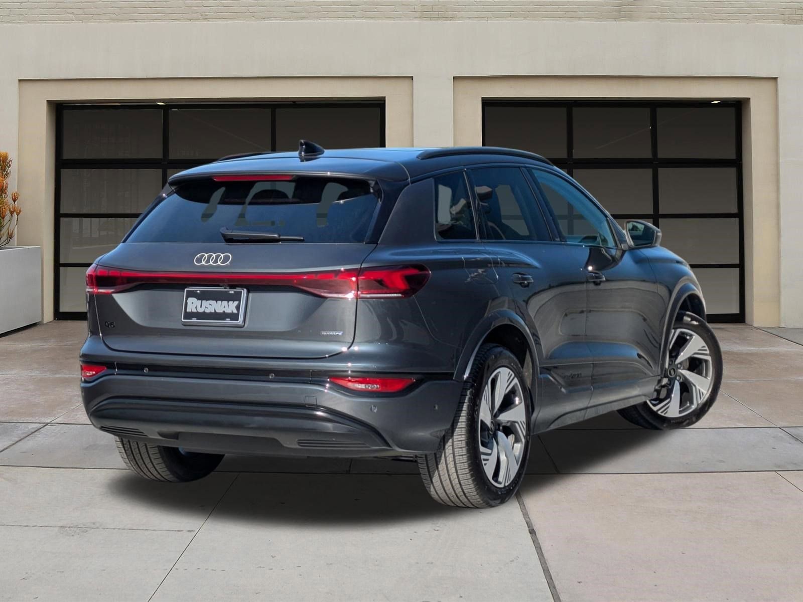 Used 2025 Audi Q6 e-tron Premium Plus w/ Premium Plus AWD/4WD image 4