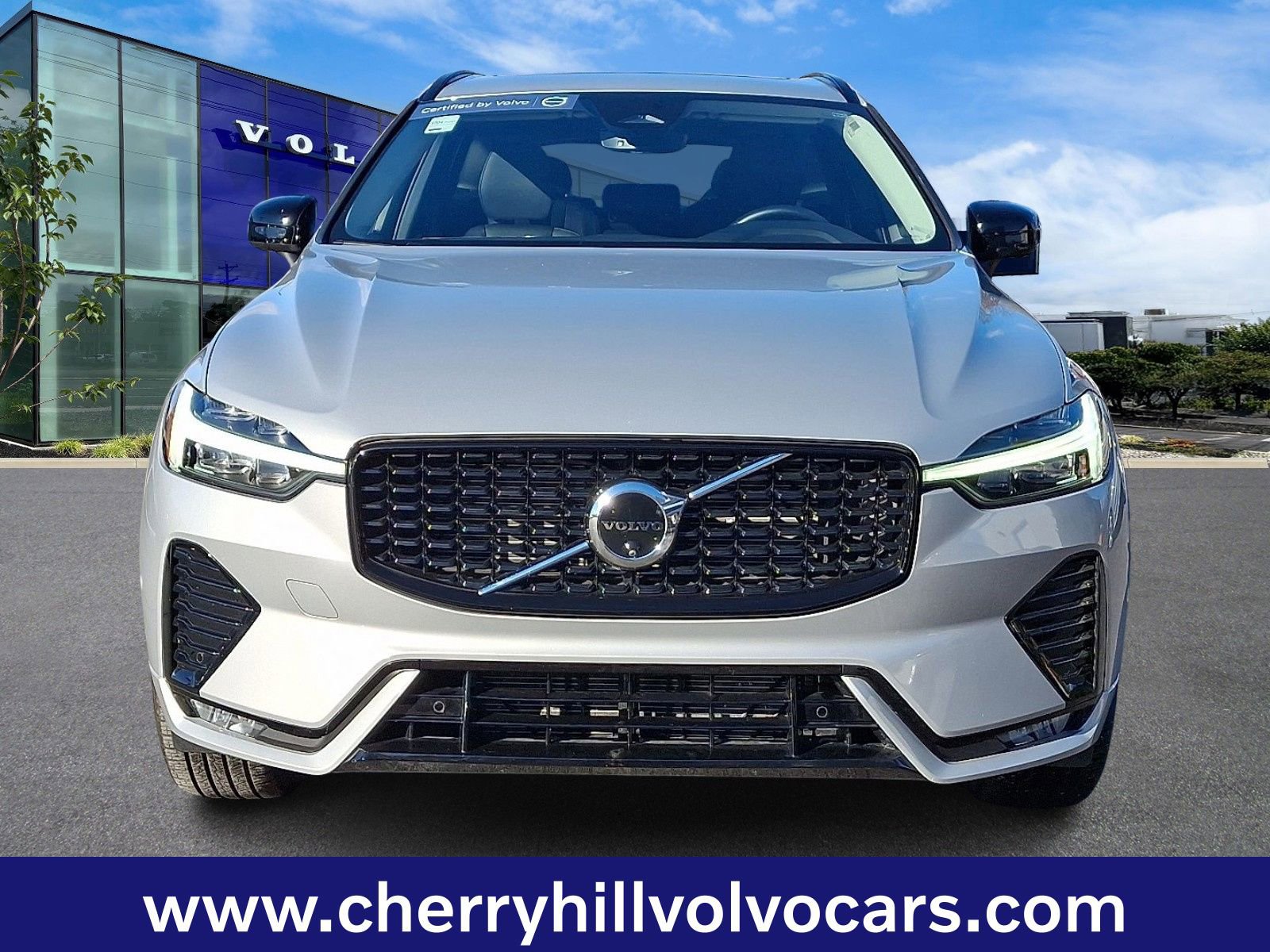 Certified 2025 Volvo XC60 B5 Plus image 2