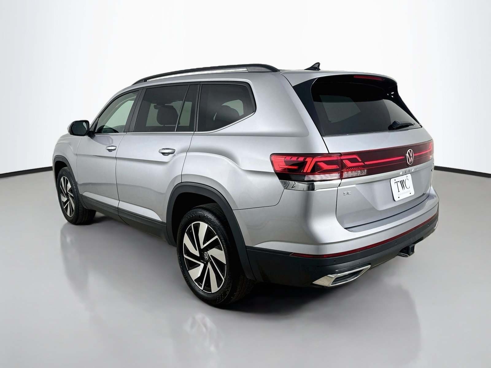 Used 2025 Volkswagen Atlas SE AWD/4WD image 7
