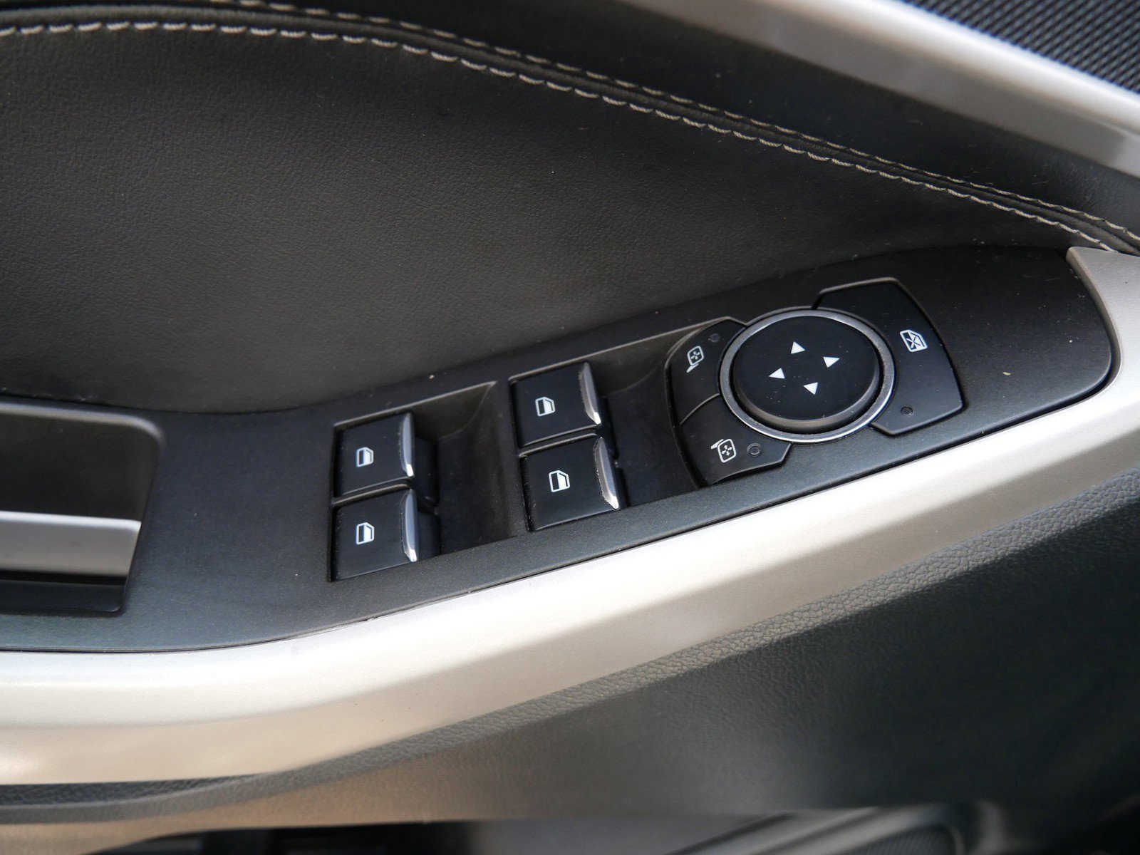 Used 2024 Ford Explorer XLT w/ Class IV Trailer Tow Package image 16