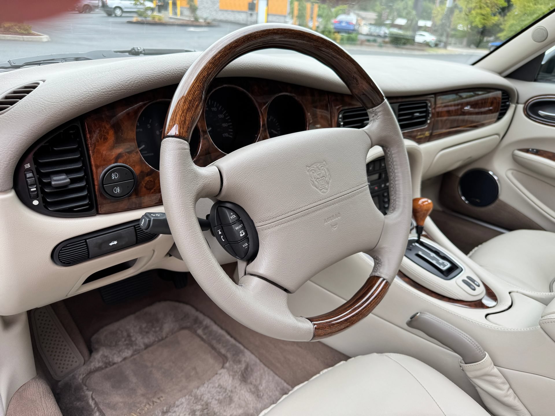 Used 2001 Jaguar XJ Supercharged RWD image 90
