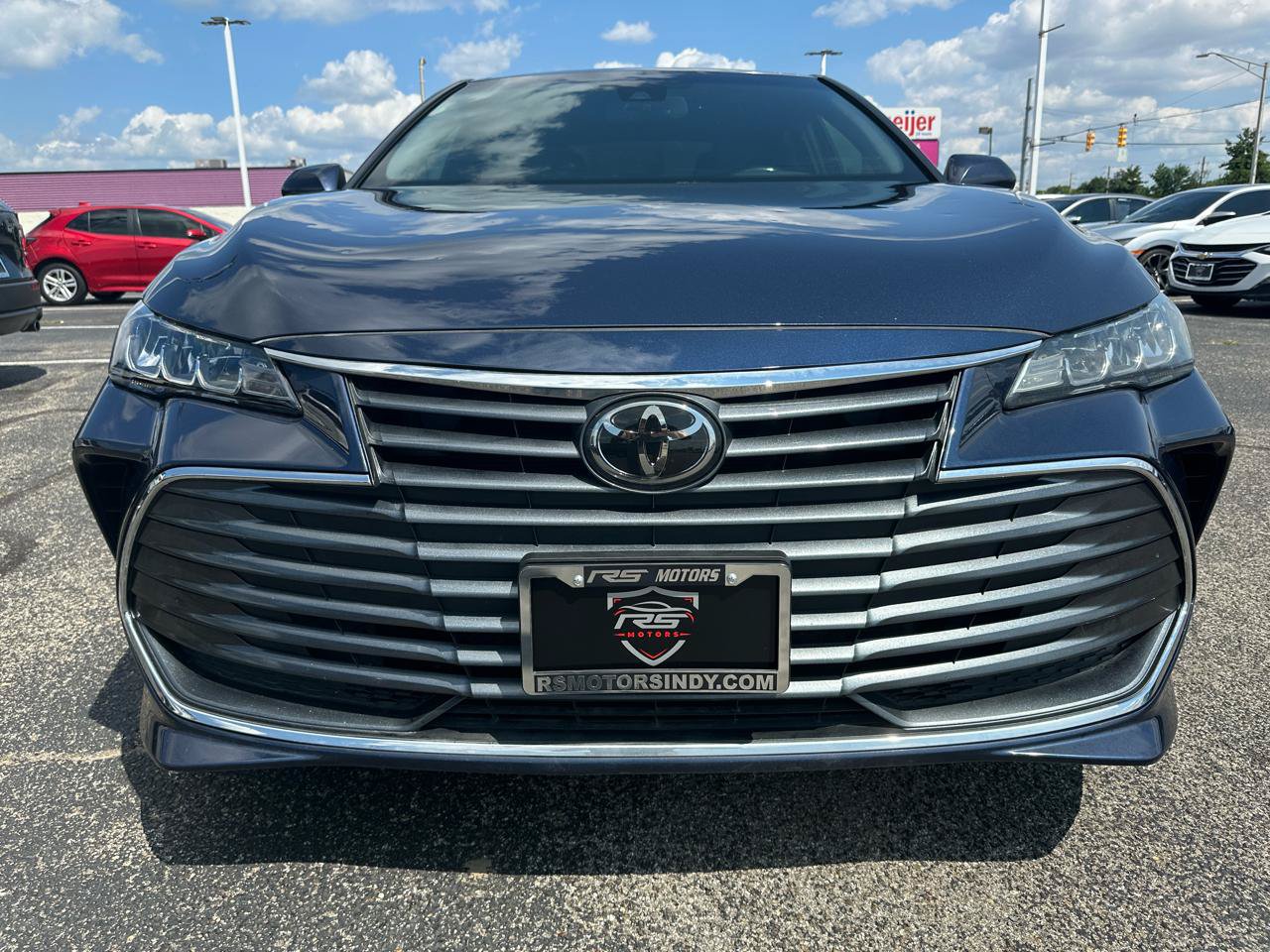 Used 2019 Toyota Avalon XLE FWD image 4