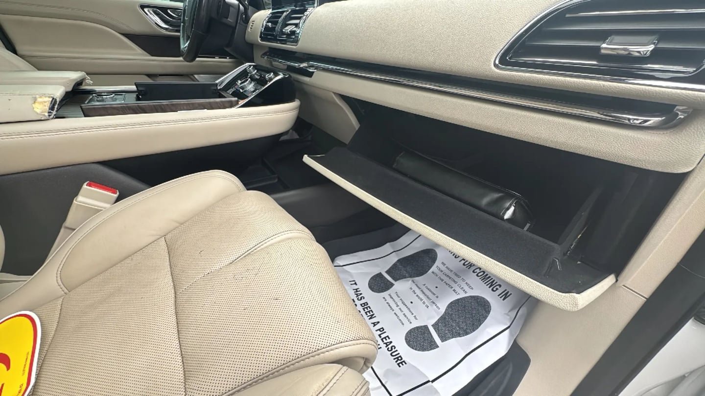 Used 2019 Lincoln Navigator Reserve AWD/4WD image 48