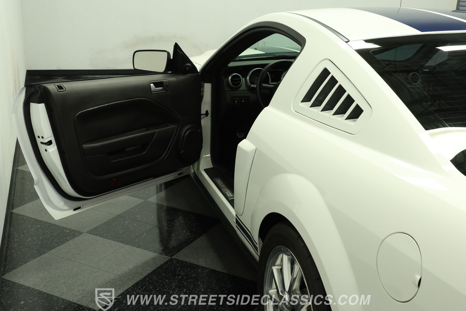 Used 2007 Ford Mustang Shelby GT500 RWD image 33