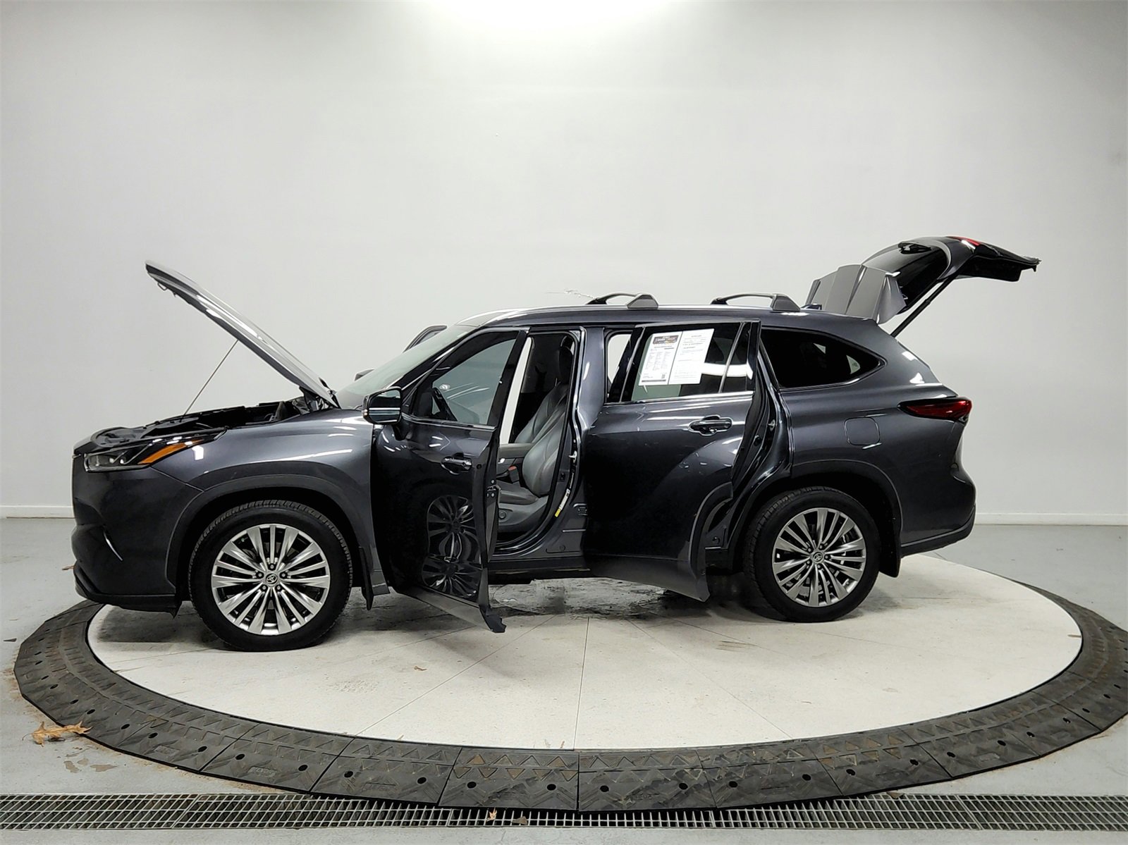Used 2020 Toyota Highlander Platinum image 12
