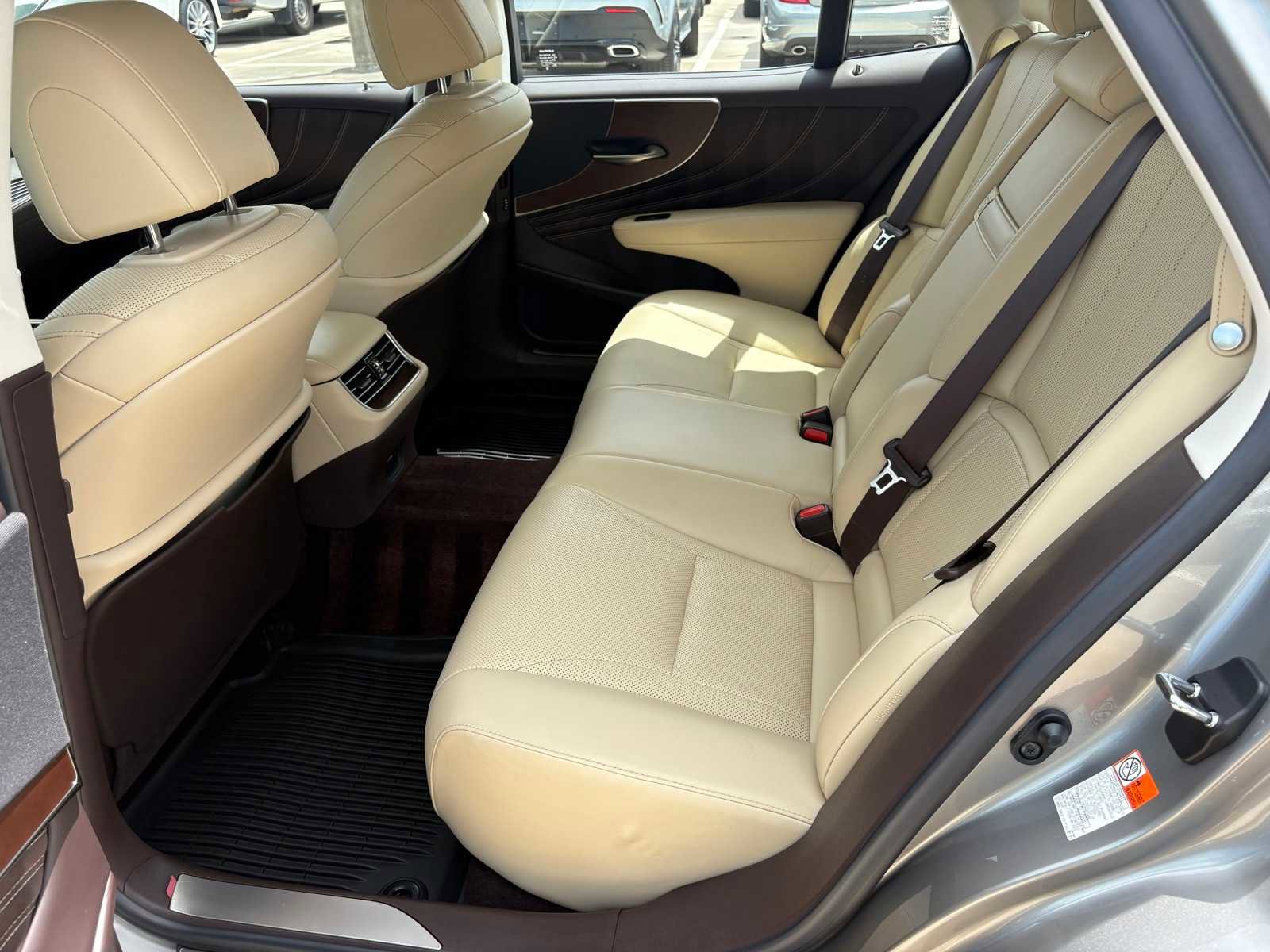 Used 2020 Lexus LS 500 w/ Accessory Package (Z2) RWD image 10