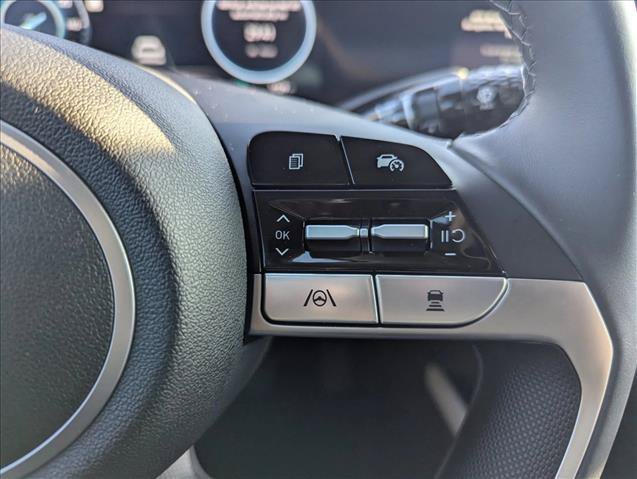 Certified 2025 Hyundai Elantra Limited FWD image 14