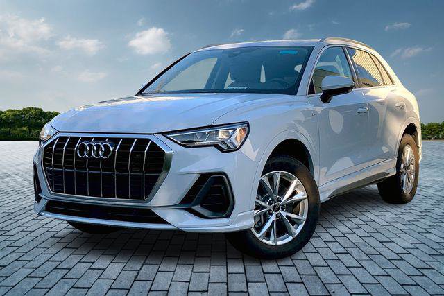Certified 2024 Audi Q3 2.0T Premium w/ Convenience Package AWD/4WD image 2