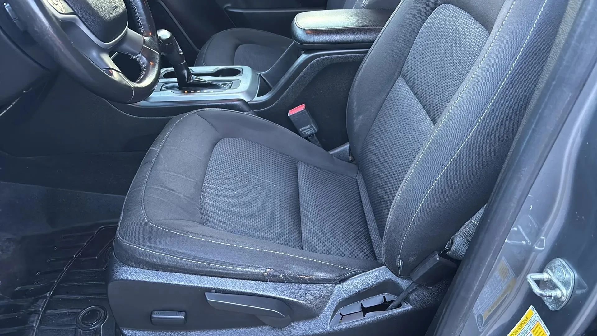 Used 2018 Chevrolet Colorado LT AWD/4WD image 23