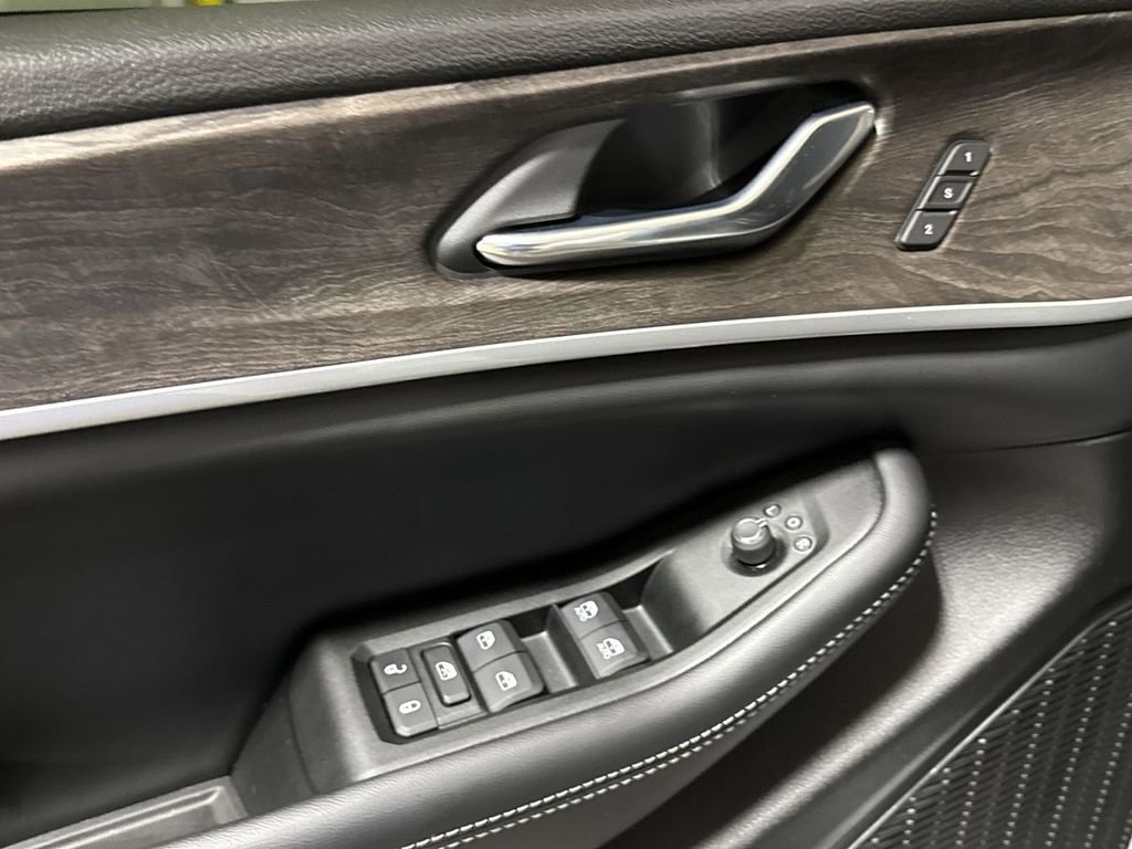 Used 2025 Jeep Grand Cherokee L Limited w/ Trailer Tow Package image 22