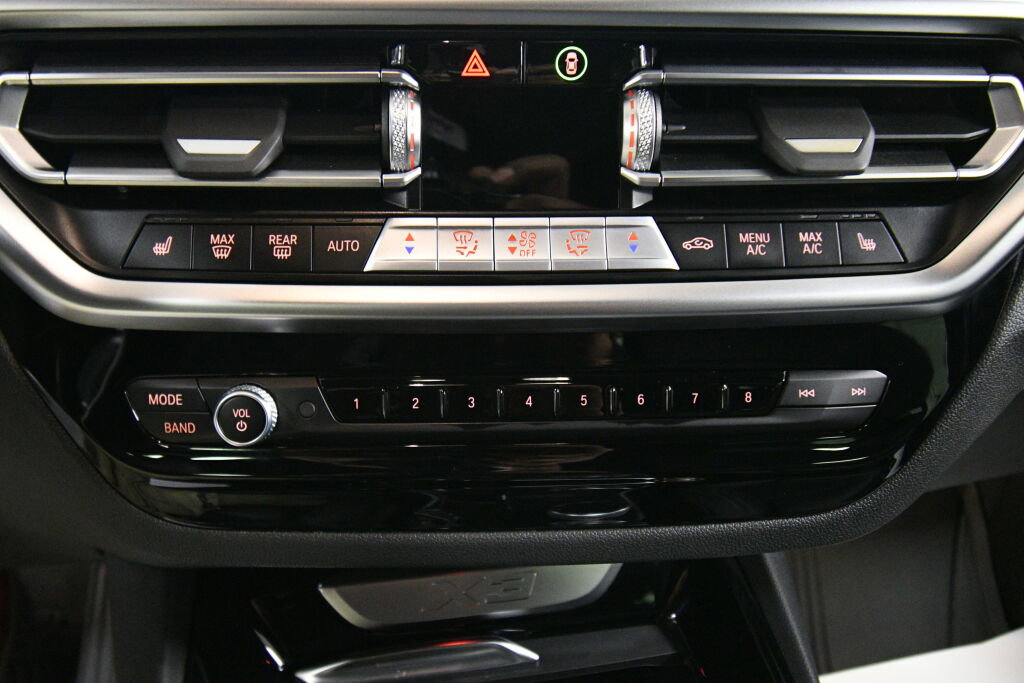 Used 2024 BMW X3 xDrive30i w/ Premium Package w/ZPA image 17