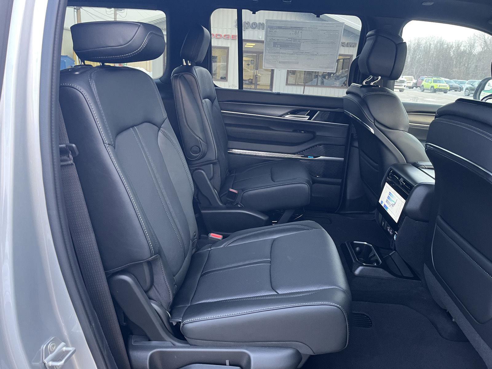 New 2026 Jeep Grand Wagoneer L Summit w/ Premium Group III image 38