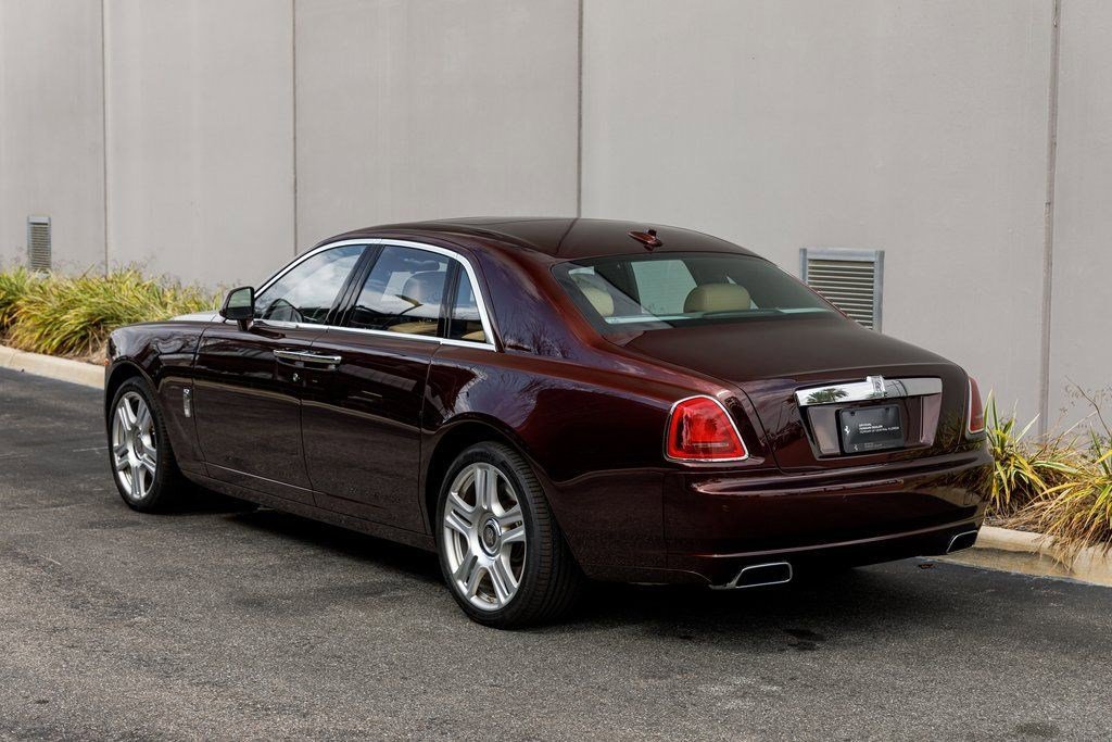 Used 2016 Rolls-Royce Ghost image 3