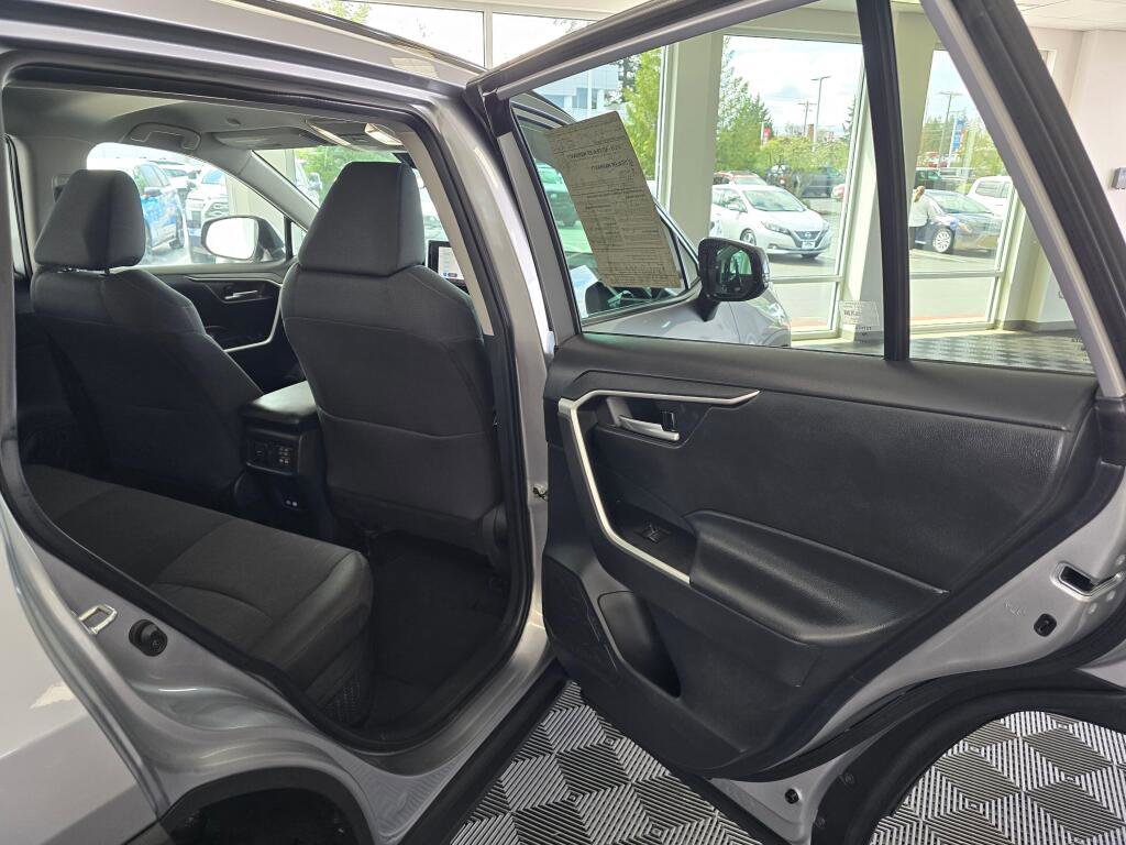 Used 2025 Toyota RAV4 XLE image 39