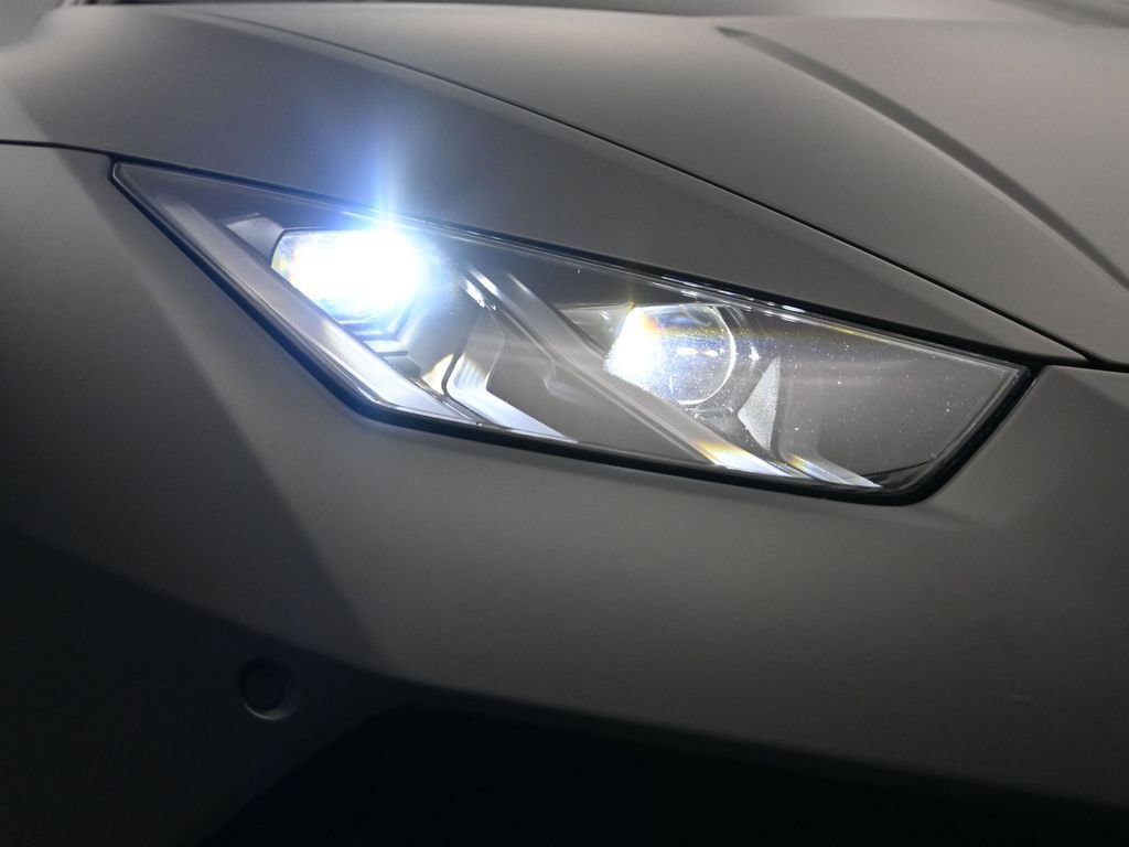 Used 2023 Lamborghini Huracan EVO image 10