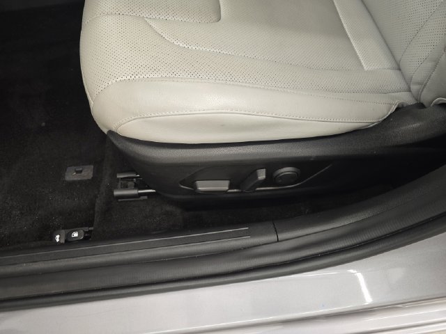 Used 2025 Hyundai Elantra Limited FWD image 34
