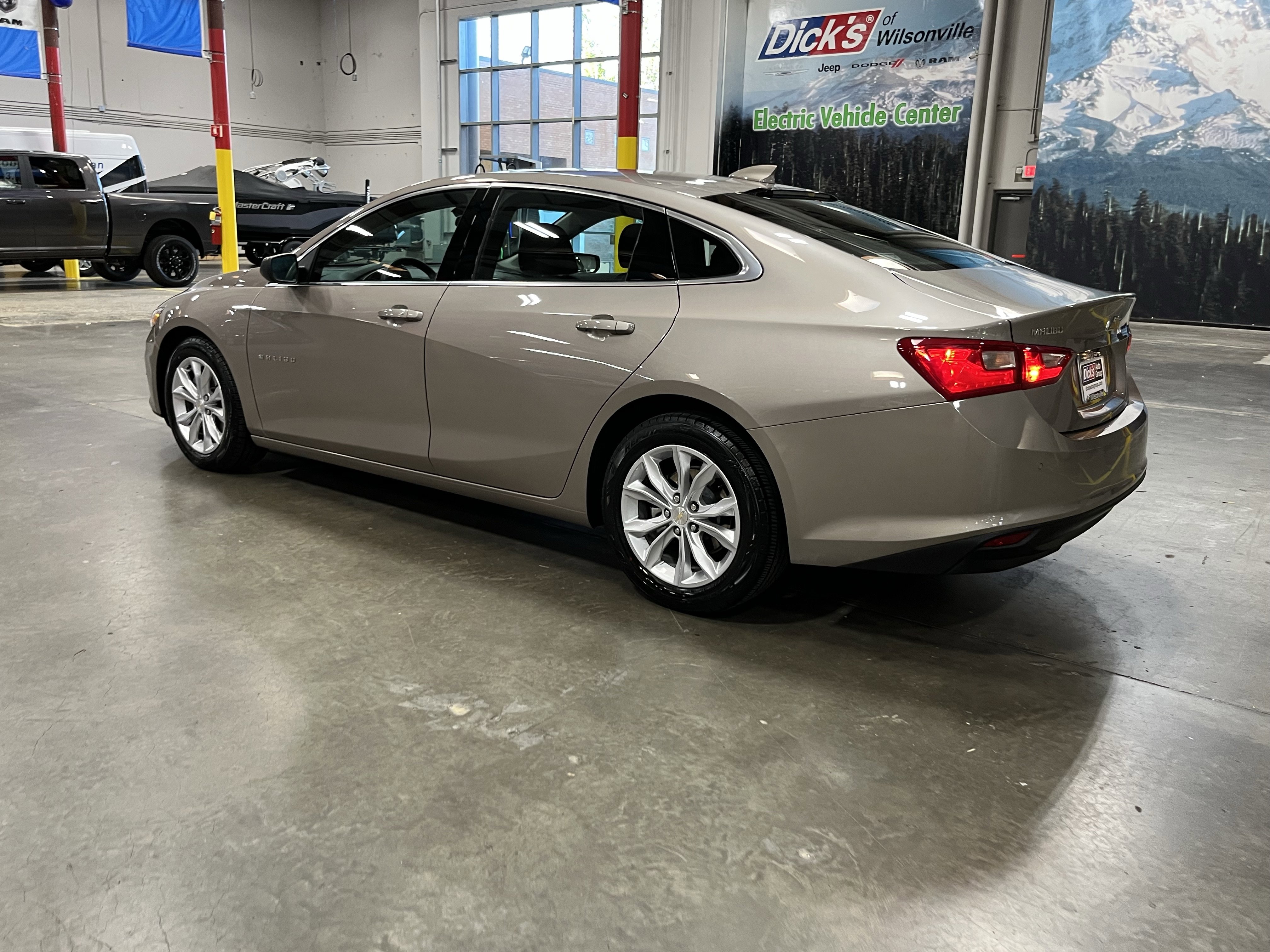 Used 2023 Chevrolet Malibu LT w/ Driver Confidence Package image 3