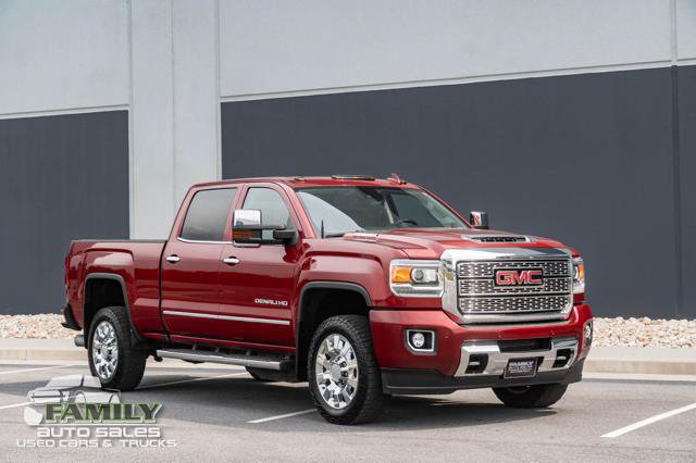 Used 2019 GMC Sierra 2500 Denali w/ Duramax Plus Package AWD/4WD image 13