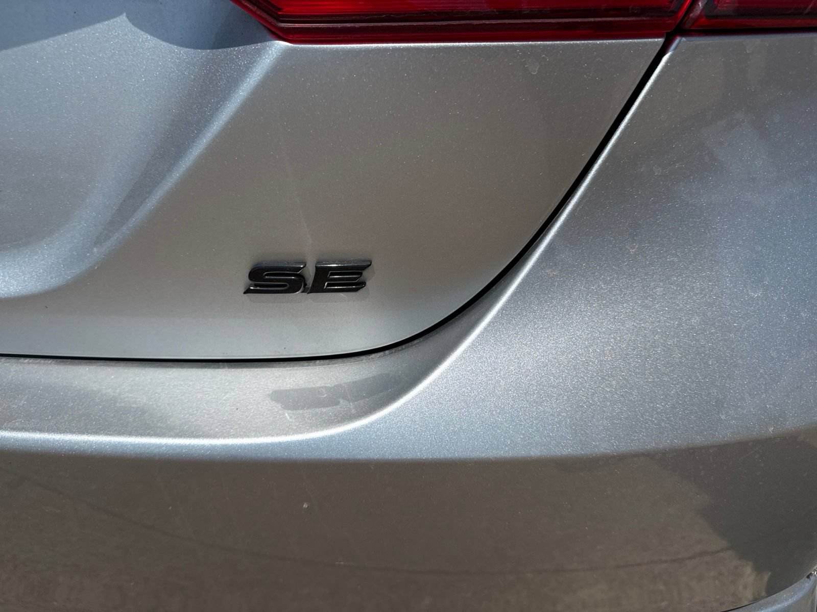 Used 2020 Toyota Camry SE FWD image 5