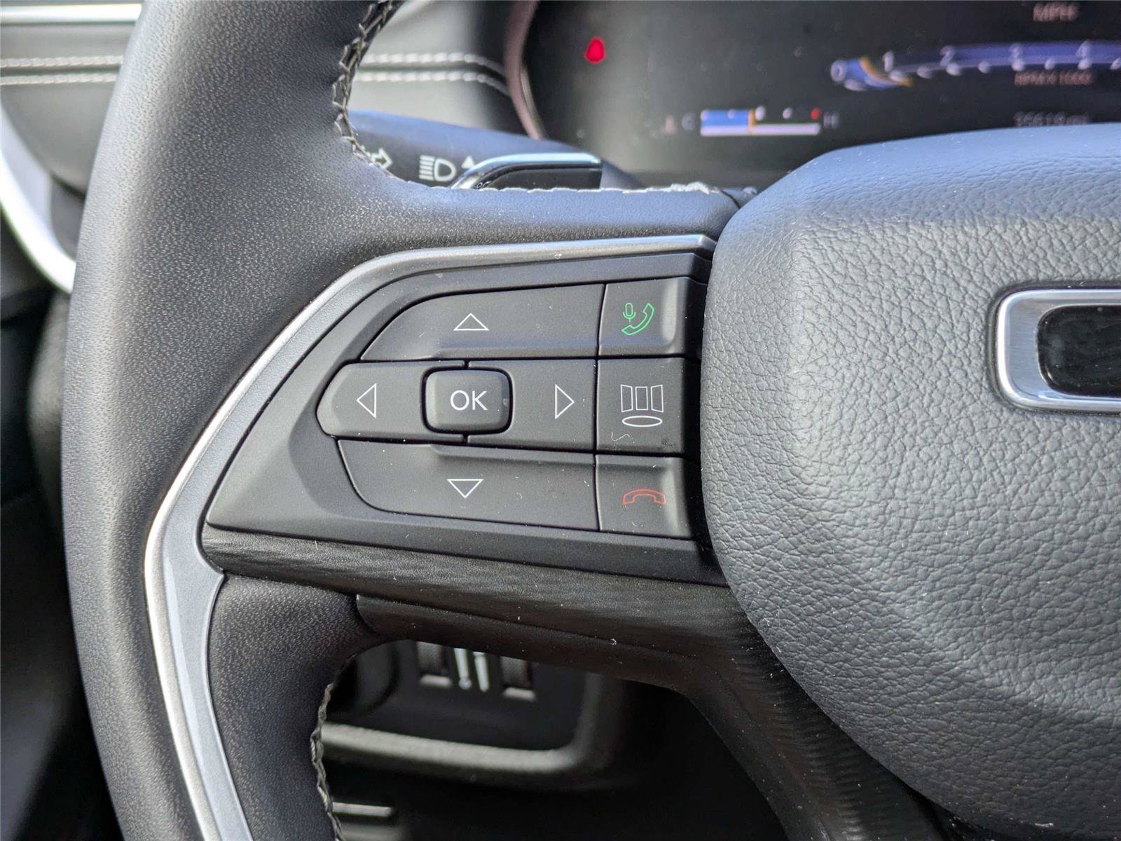 Certified 2024 Jeep Grand Cherokee L Altitude AWD/4WD image 29