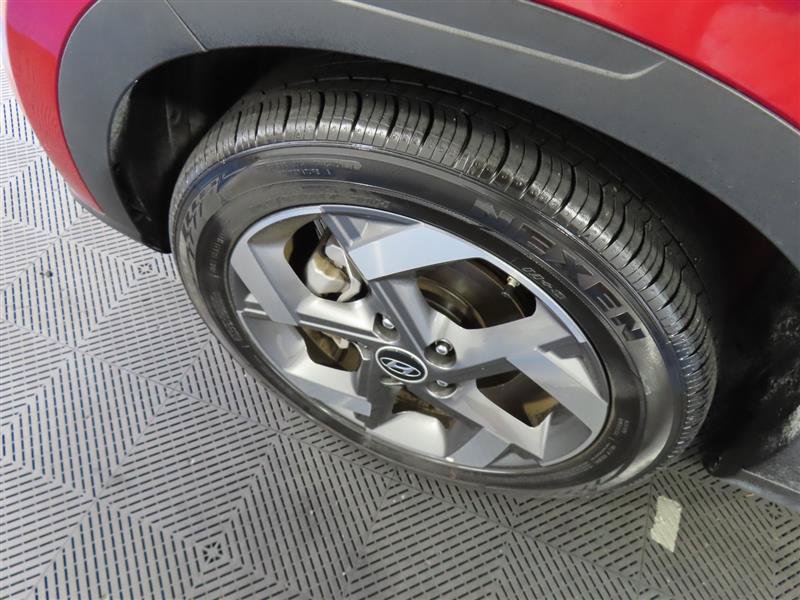 Used 2025 Hyundai Venue SEL FWD image 6