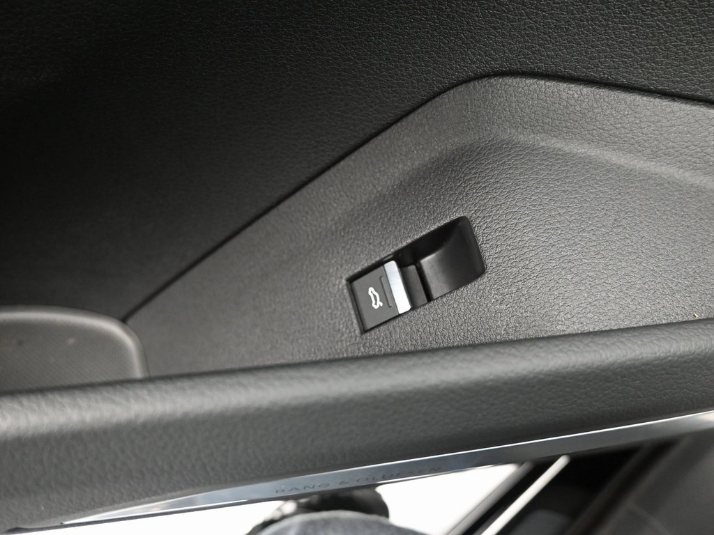 Used 2024 Audi Q8 e-tron Premium Plus image 29