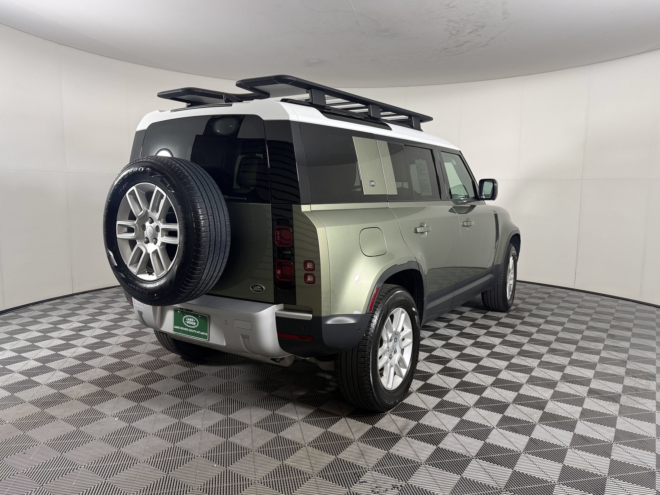 Used 2022 Land Rover Defender 110 S AWD/4WD image 9