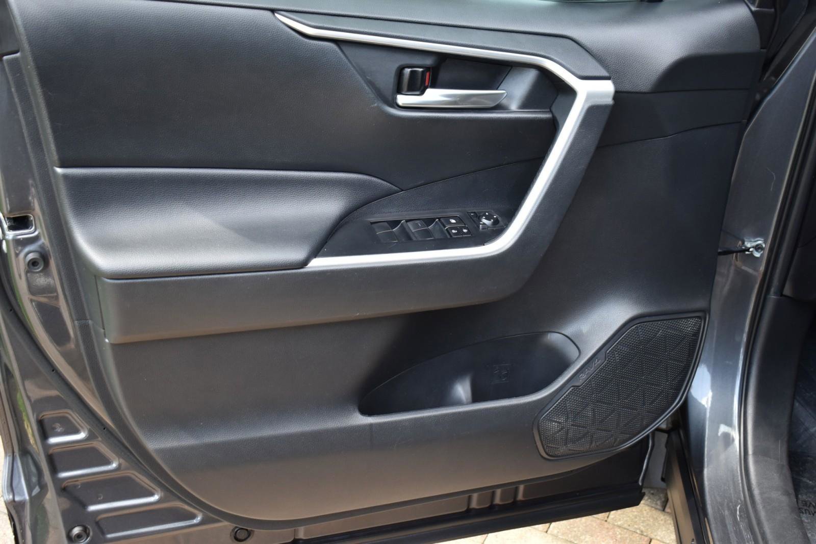 Used 2021 Toyota RAV4 XLE image 28