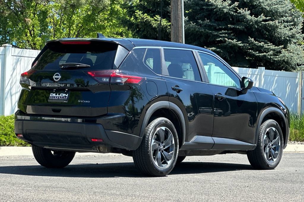 Used 2024 Nissan Rogue SV AWD/4WD image 4